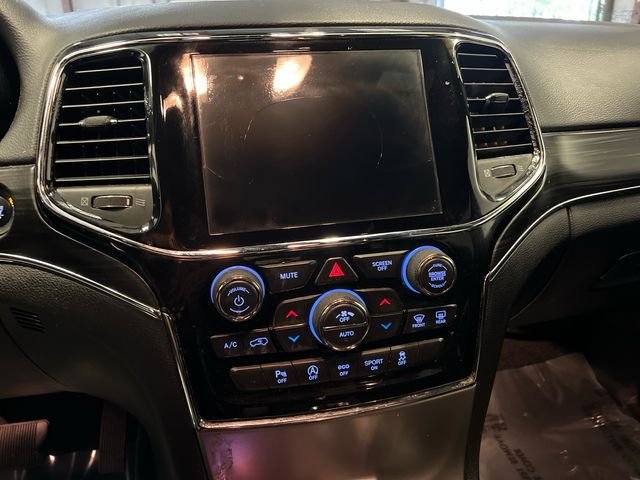 Used 2019 White Jeep Limited image 25