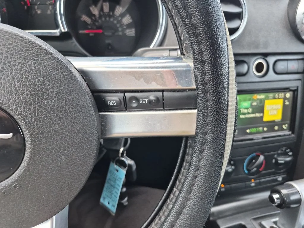 Used 2006 Black Ford V6 image 22
