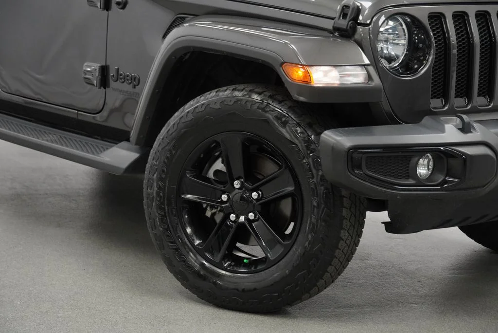 Used 2021 Gray Jeep Unlimited Sahara Altitude image 4