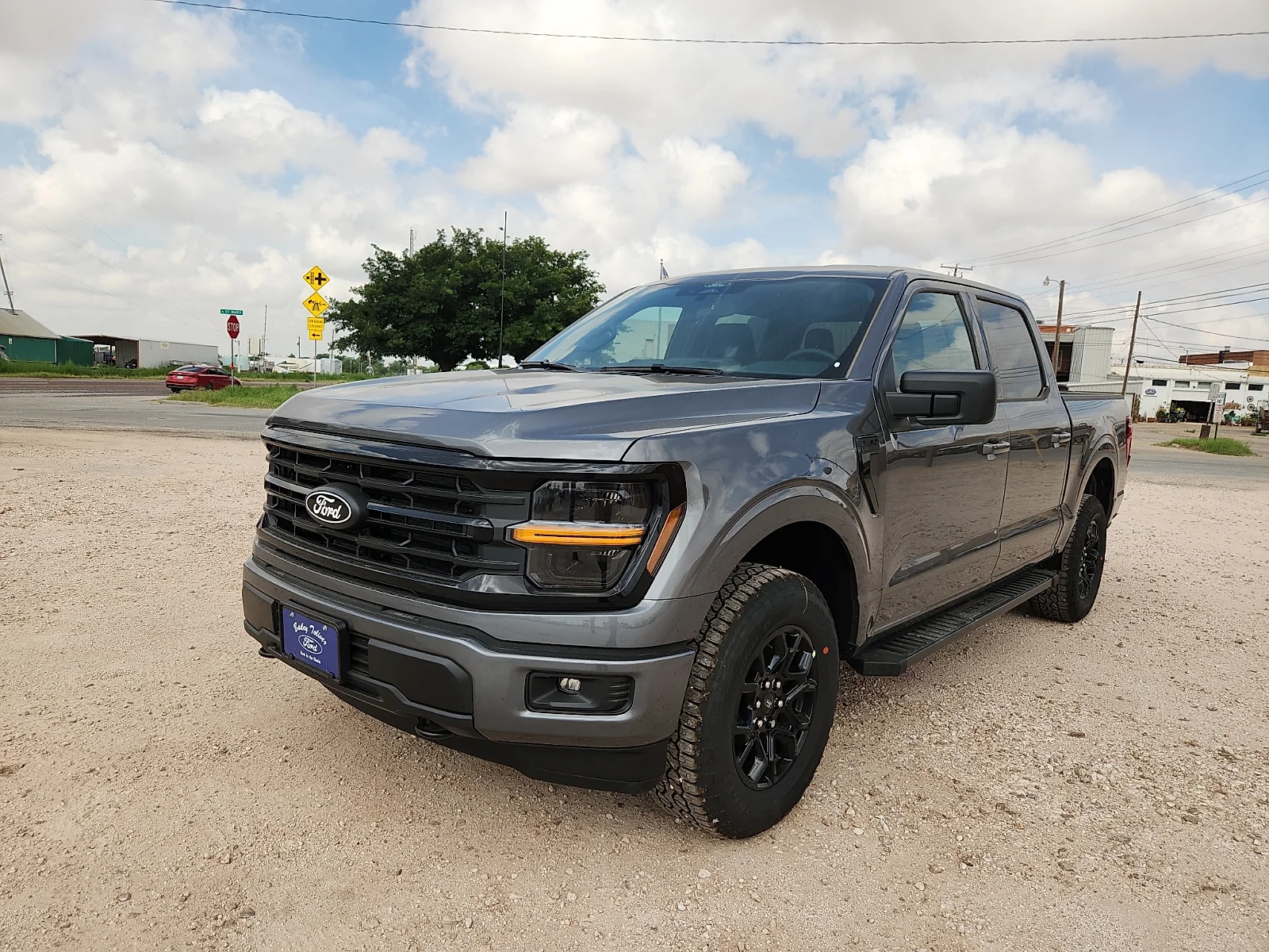 New 2026 Carbonized Gray Metallic Ford XLT image 3