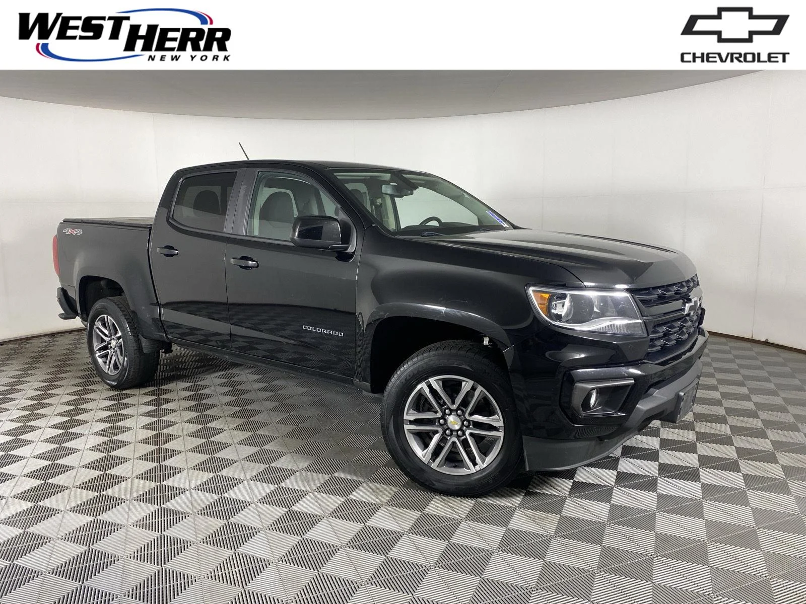 Used 2021 BLACK Chevrolet 4WD LT image 1