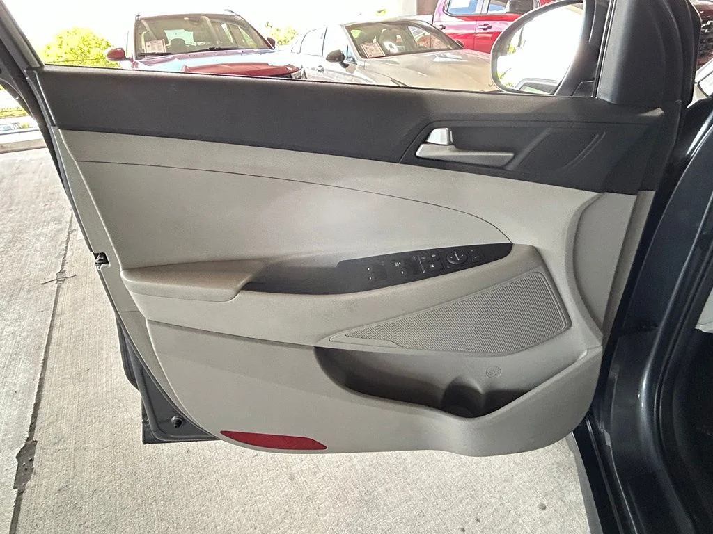 Used 2021 Magnetic Force Hyundai SE image 17