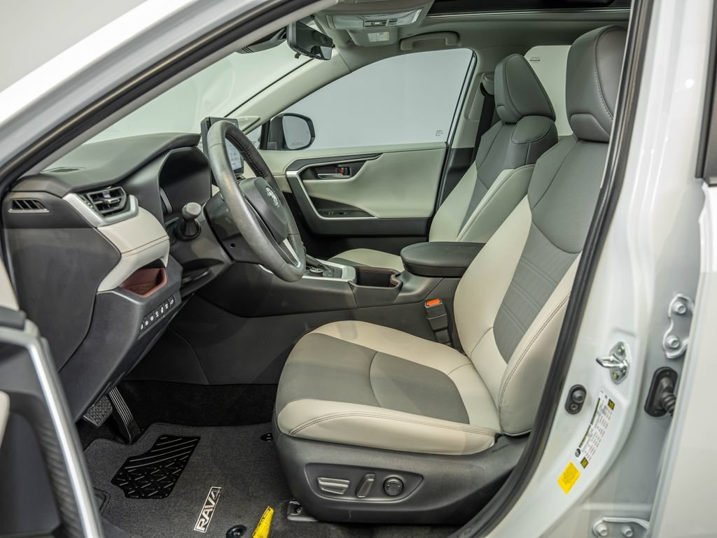 Used 2025 Pearl Toyota Limited image 33
