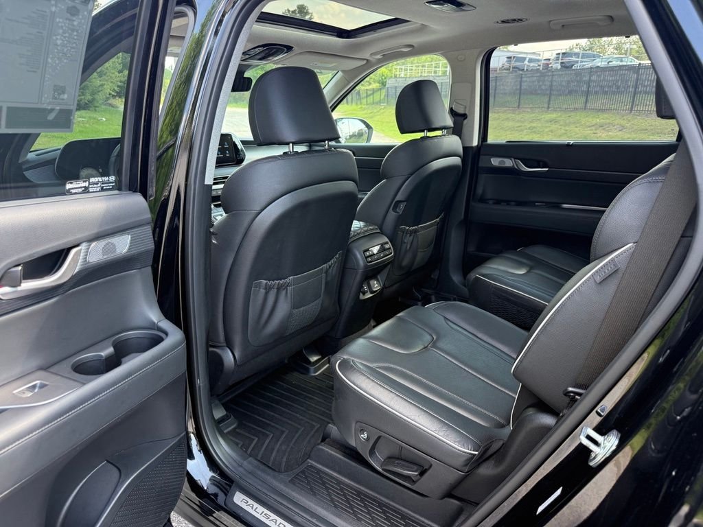 Used 2023 Black Hyundai Limited image 26