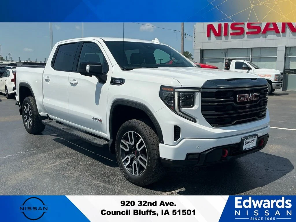 Used 2023 White GMC AT4 image 2