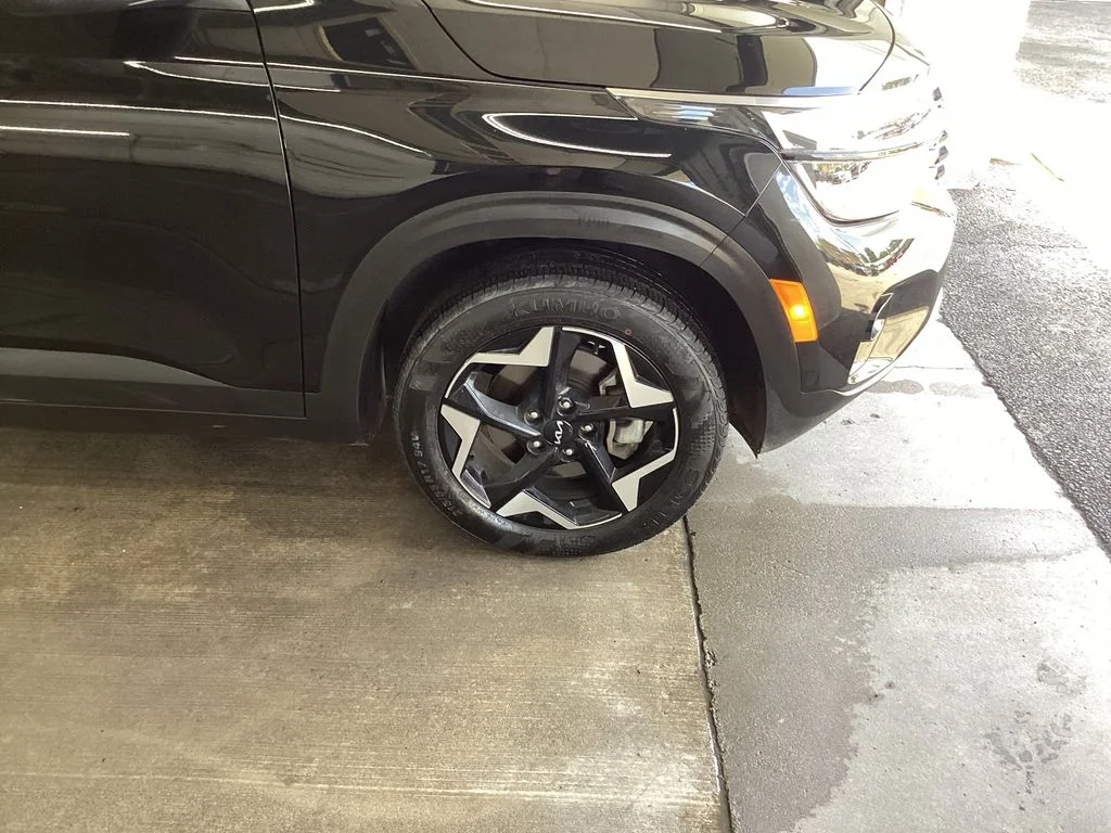 Used 2025 Black Kia S image 19