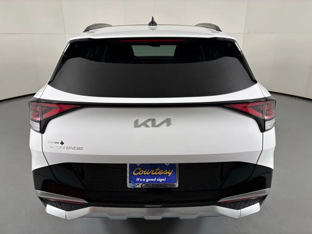 Used 2023 White Kia SX-Prestige image 7
