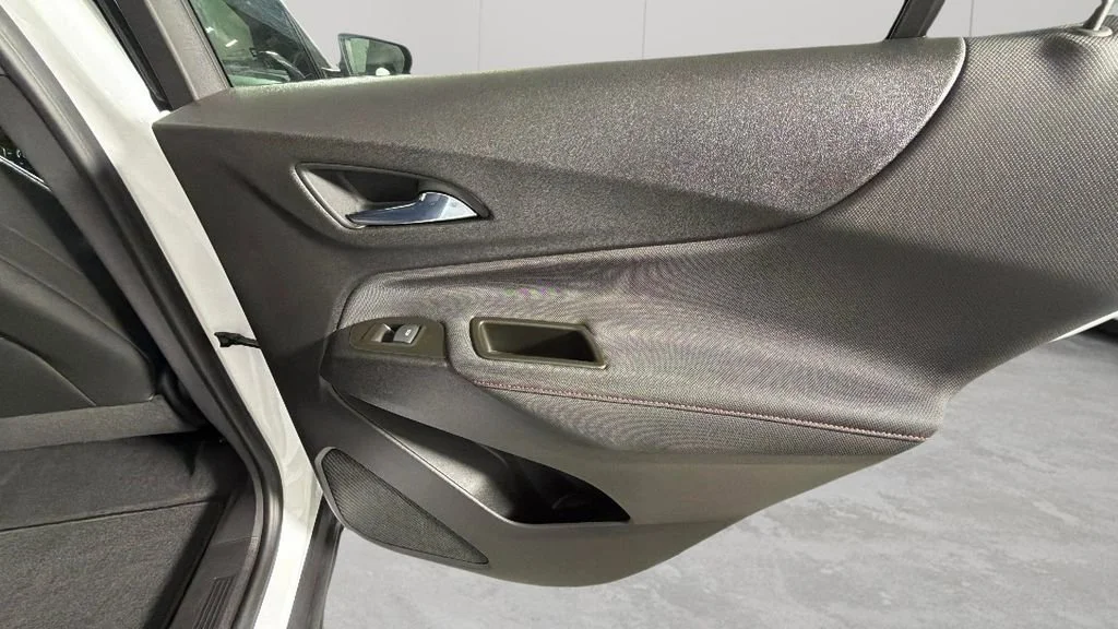 Used 2024 Summit White Chevrolet RS image 32