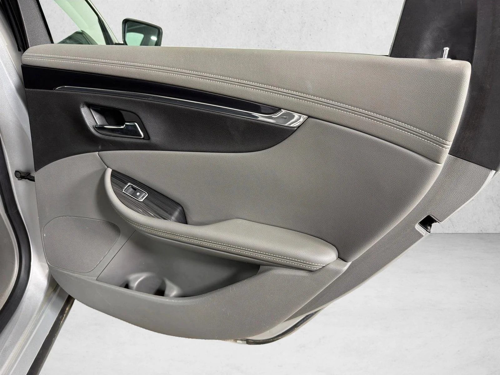 Used 2018 Beige Chevrolet Premier image 17