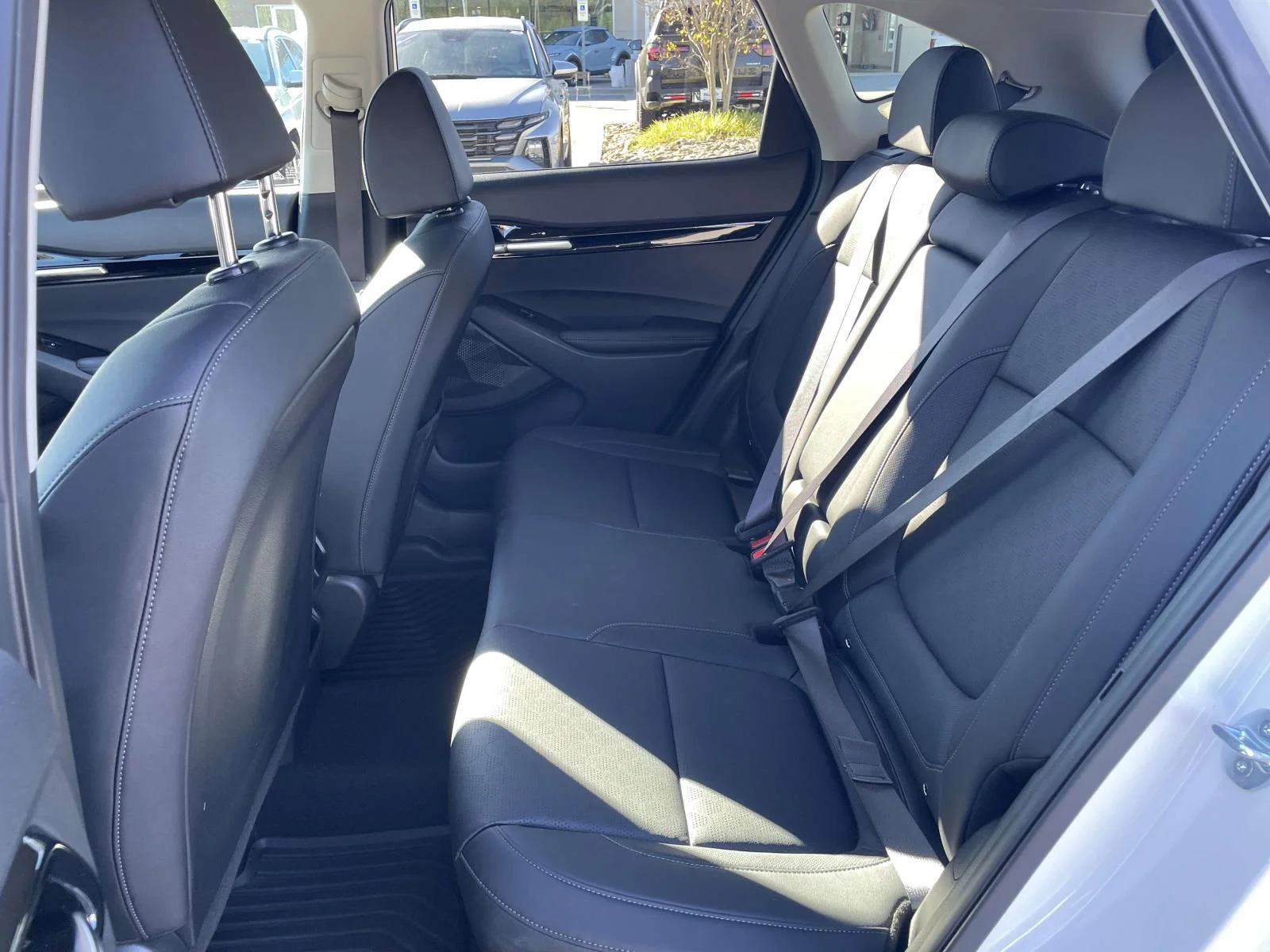 Used 2023 Snow White Pearl Kia SX image 3