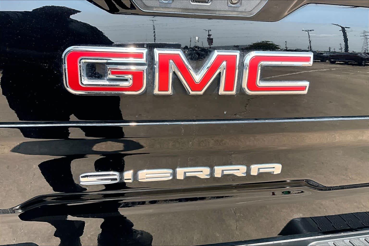Used 2021 Onyx Black GMC SLT image 31