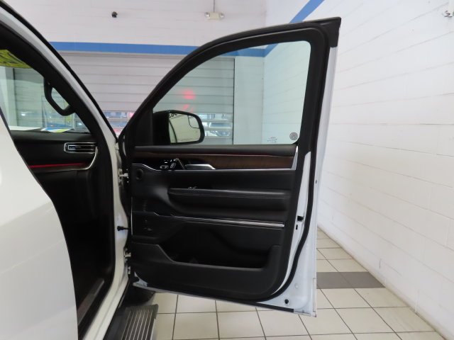 Used 2023 Bright White Clearcoat Jeep Base image 33