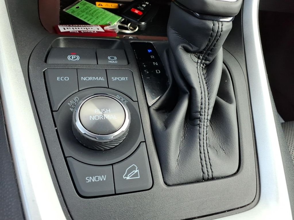 Used 2023 Wind Chill Pearl Toyota Limited image 21