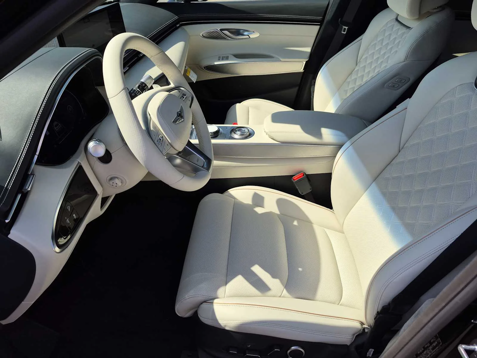 2025 GENESIS GV70 Advanced - Photo 15