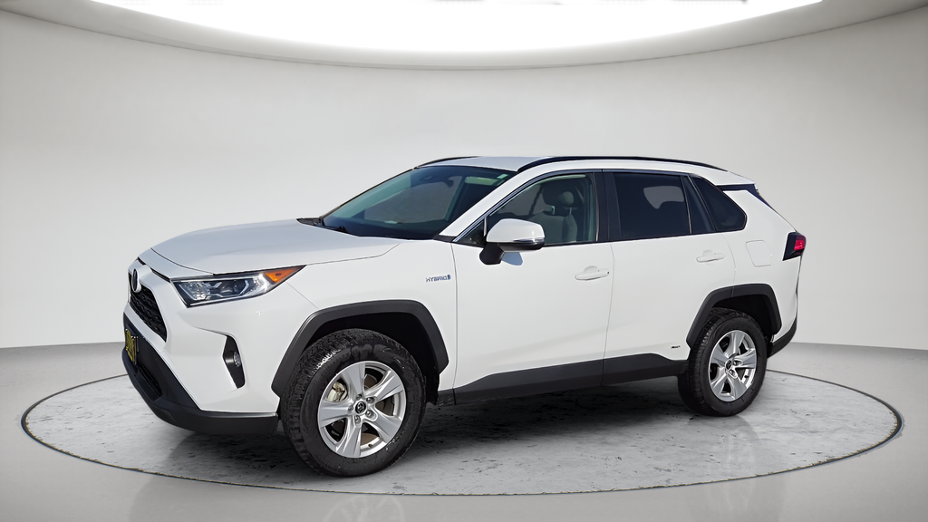 Used 2021 White Toyota XLE image 12