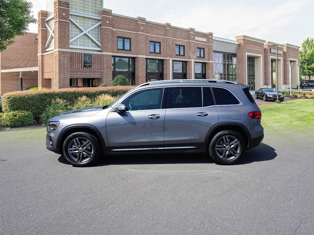 Certified Used 2025 Mountain Grey Metallic Mercedes-Benz GLB 250 image 4