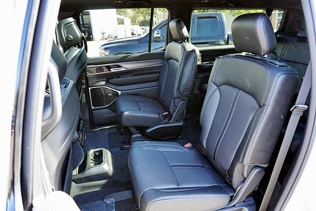 New 2026 Bright White Clear-Coat Exterior Paint Jeep Limited Altitude image 21