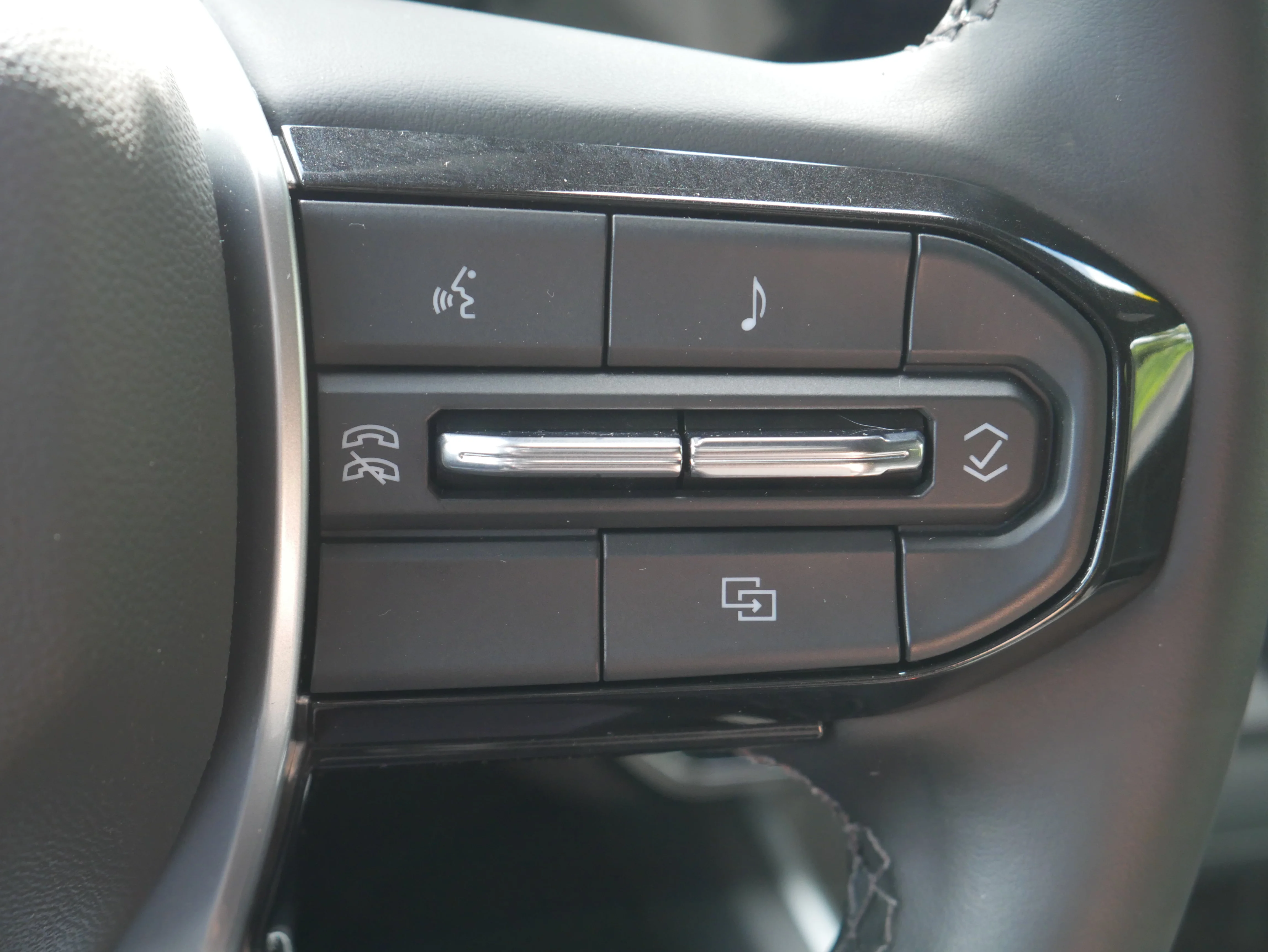 2024 Chevrolet Colorado LT - Photo 26