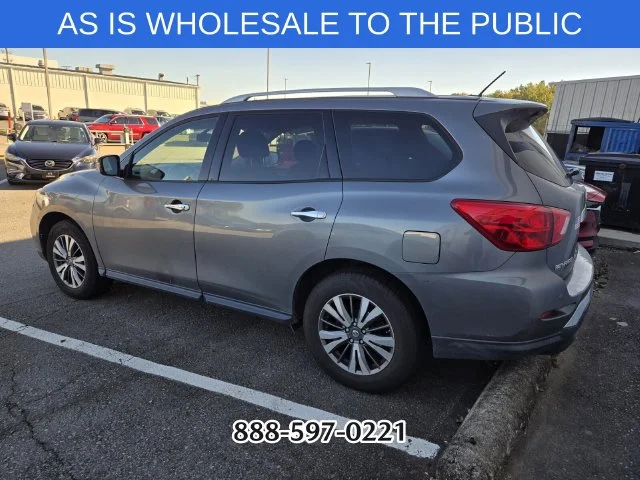 Used 2018 Gray Nissan SV image 3