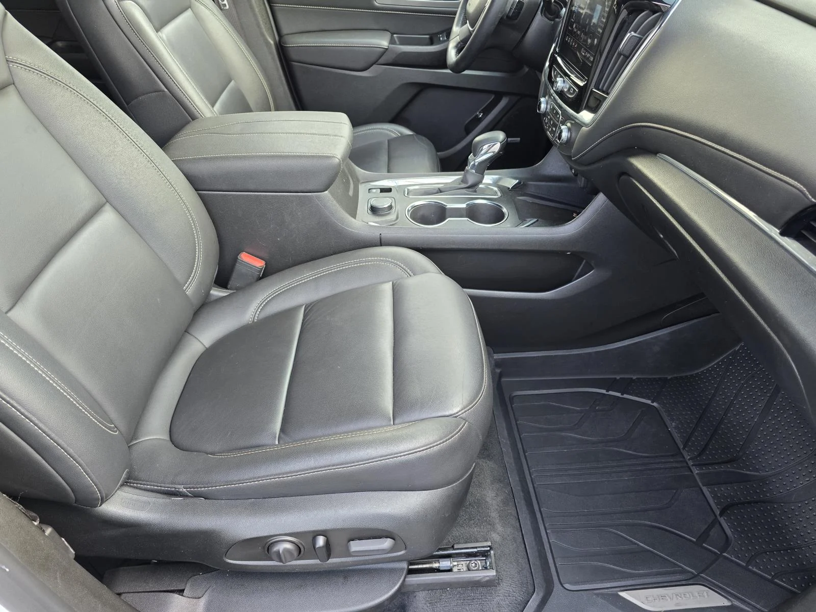 Used 2023 SUMMIT WHITE Chevrolet LT Leather image 19