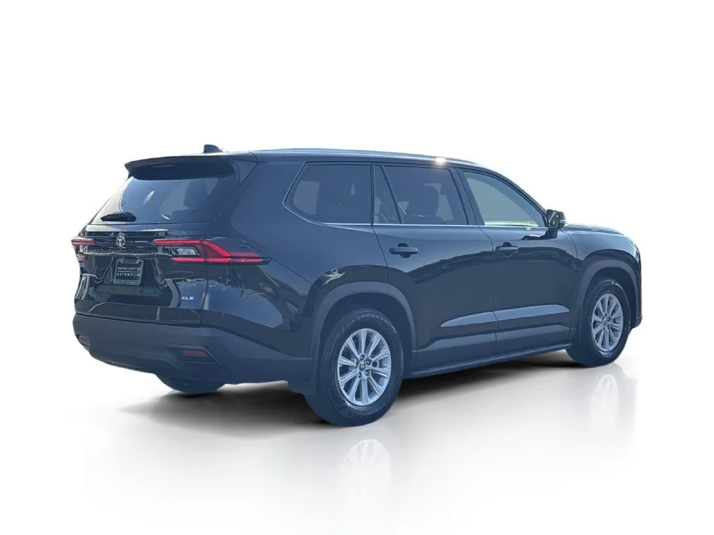 Used 2026 Midnight Black Me Toyota LE image 5