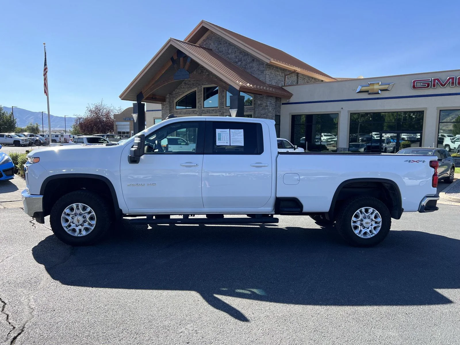 2022 Chevrolet Silverado 3500HD LT - Photo 2