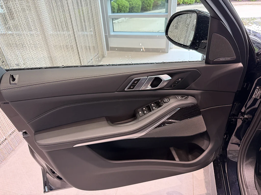 New 2026 Carbon Black Metallic BMW xDrive40i image 11
