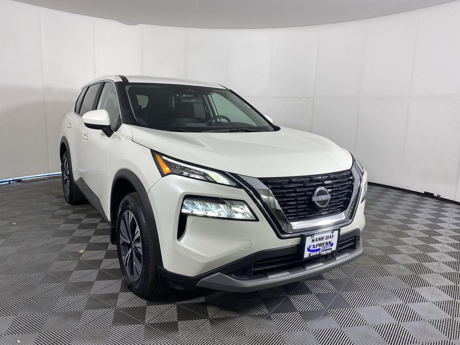 Used 2023 Pearl White Tricoat Nissan SV image 9