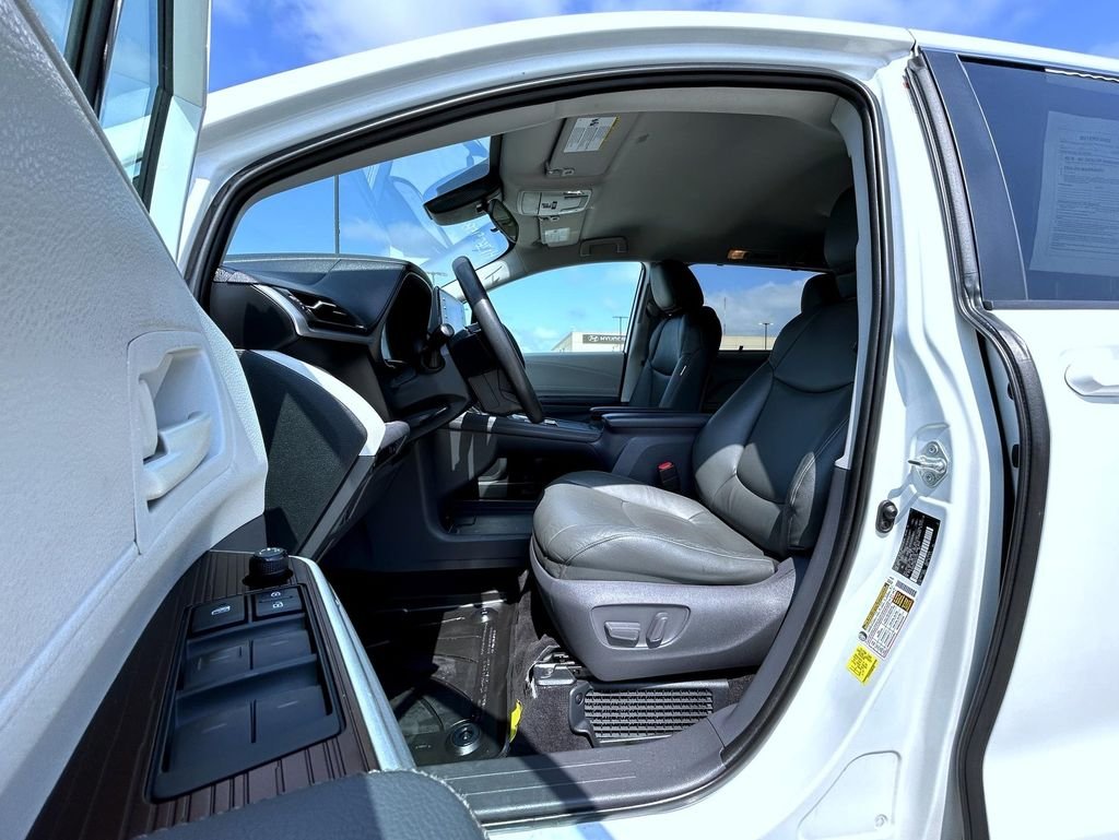 Used 2021 White Toyota LE image 11