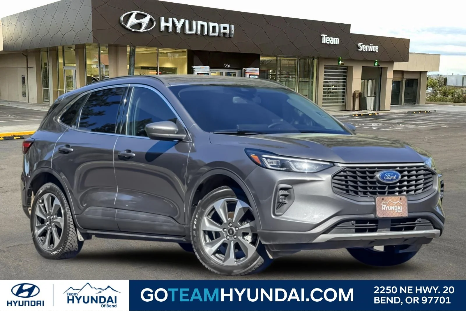 2025 Ford Escape Platinum AWD's photo