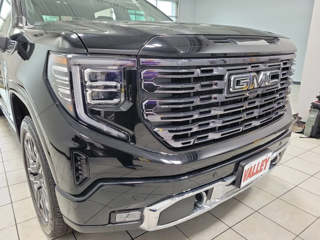 Used 2025 Black GMC Denali Ultimate image 28