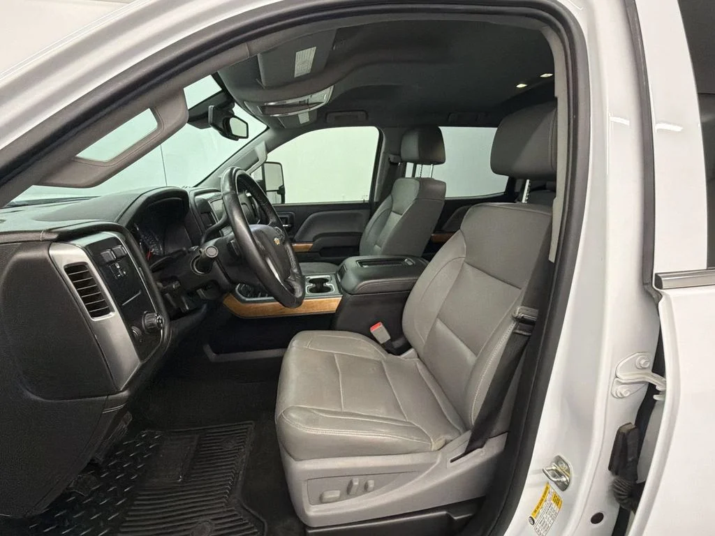 Used 2017 Summit White Chevrolet LTZ image 4