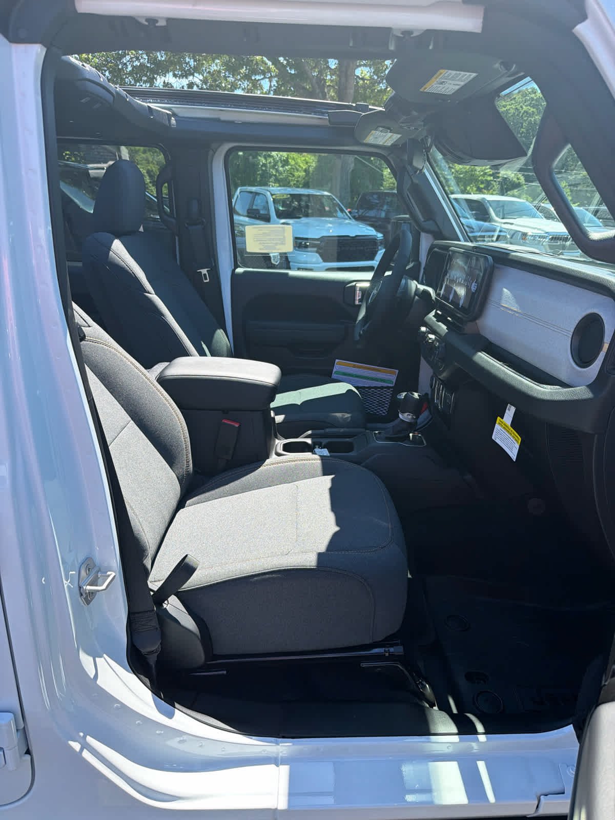 New 2026 Bright White Clear-Coat Exterior Paint Jeep Sport S image 22