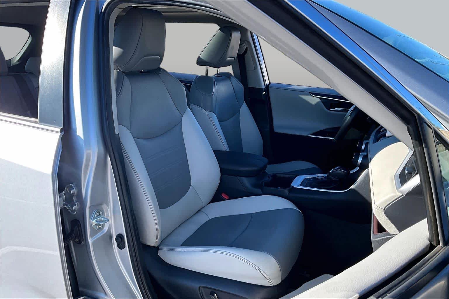 Used 2022 Silver Sky Metallic Toyota Hybrid Limited image 9