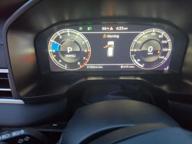 Used 2024  Mitsubishi SE image 15
