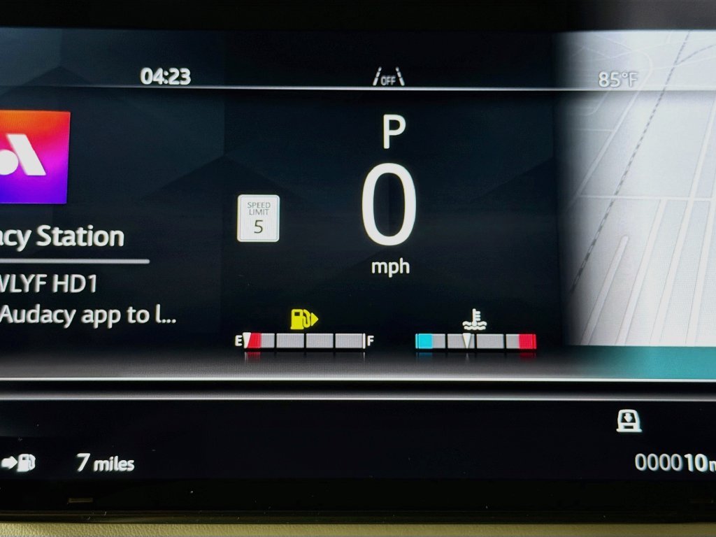 New 2027 Fuji White Land Rover SE image 12
