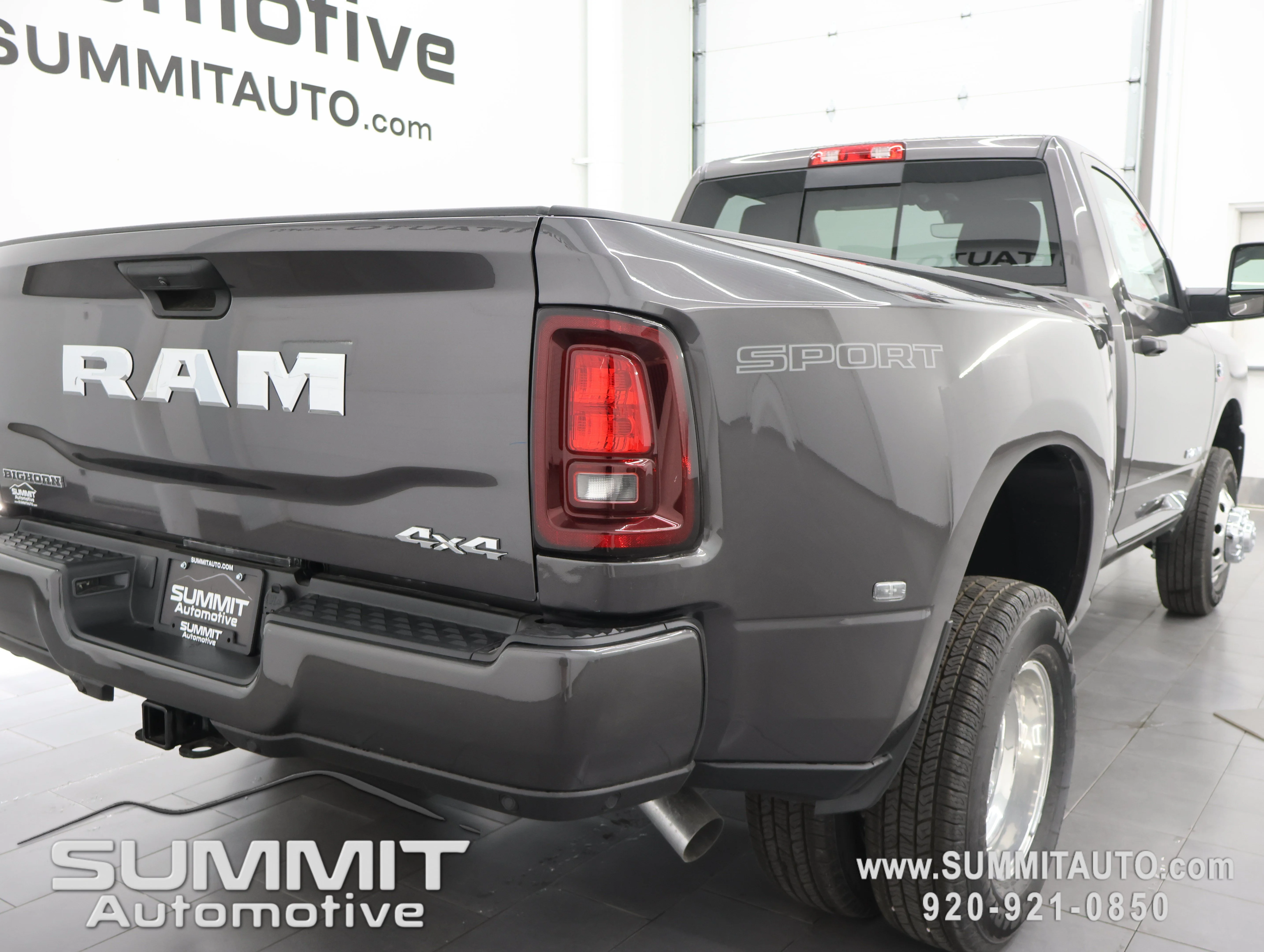 New 2026 Granite Crystal Metallic Clear-Coat Exterior Paint RAM Big Horn image 4