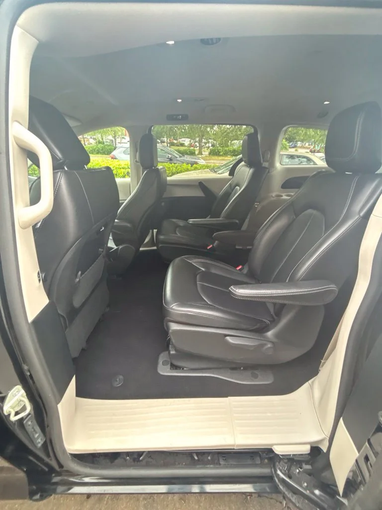 Used 2023 Black Chrysler Touring L image 18