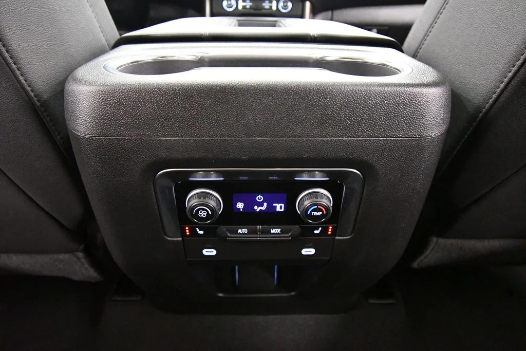 Used 2024  Chevrolet High Country image 17