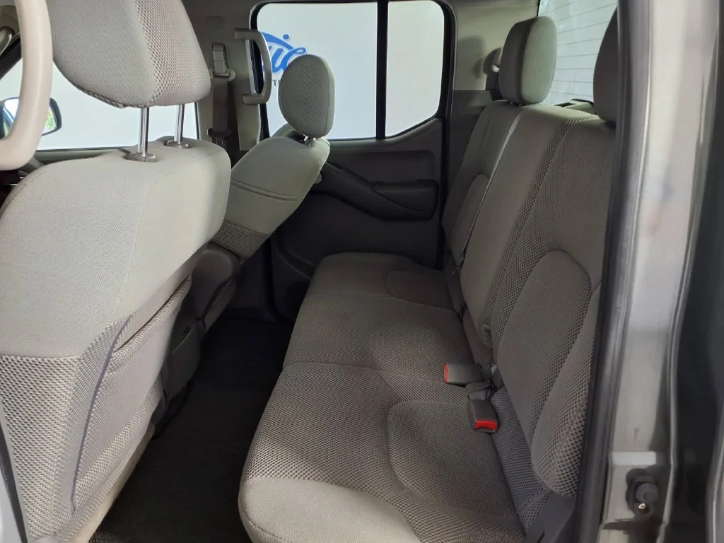 Used 2008 Gray Nissan LE image 14