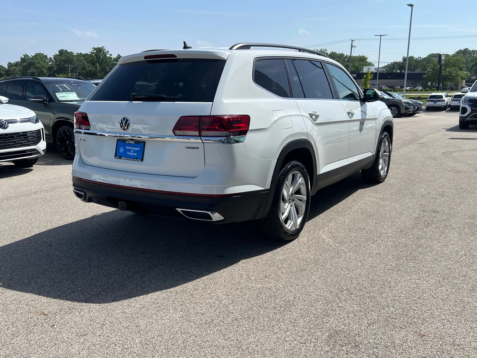 Certified Used 2023 Pure White (0q0q) Volkswagen 3.6L V6 SE W/Technology 4 image 7