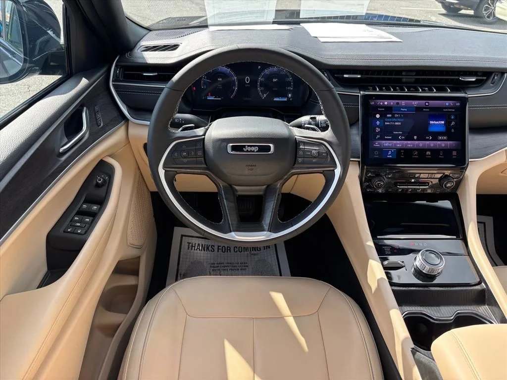 Used 2025 Gray Jeep Limited image 3