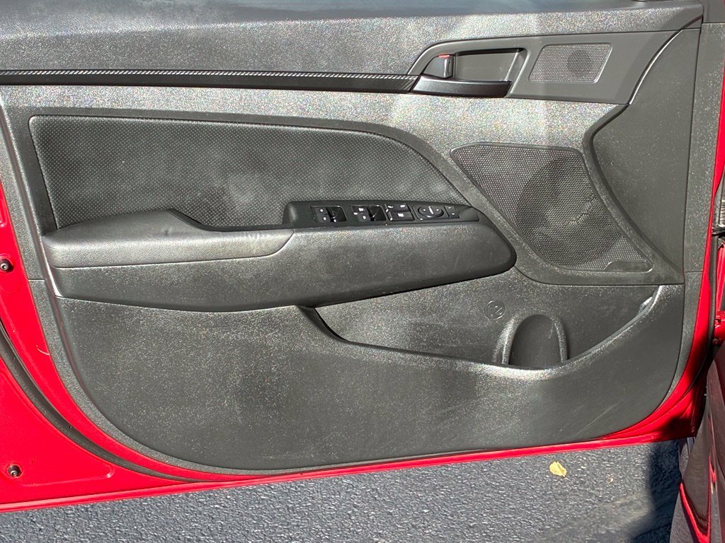 Used 2017 Red Hyundai Sport image 18