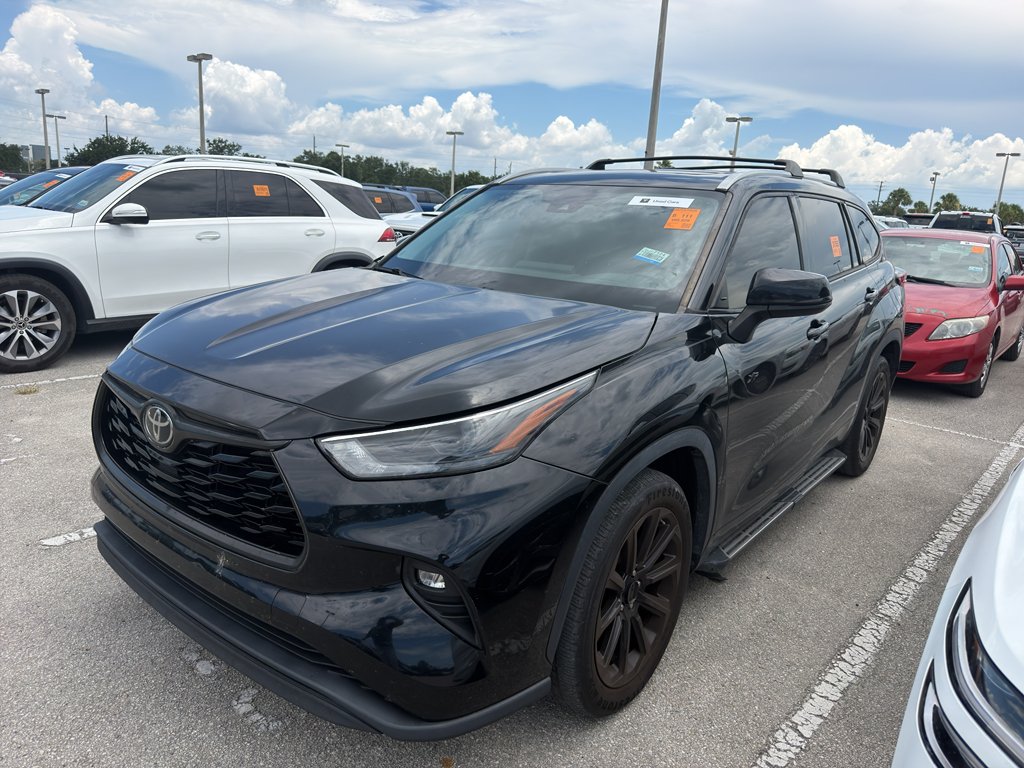 Used 2022 Midnight Black Metallic Toyota XLE image 2