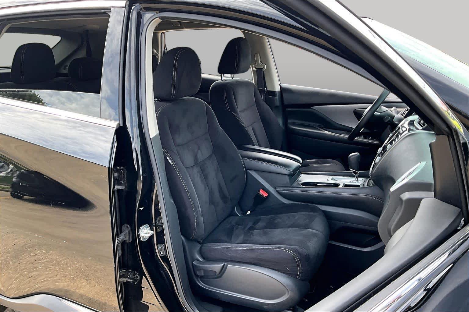 Used 2020 Super Black Metallic Nissan S image 9