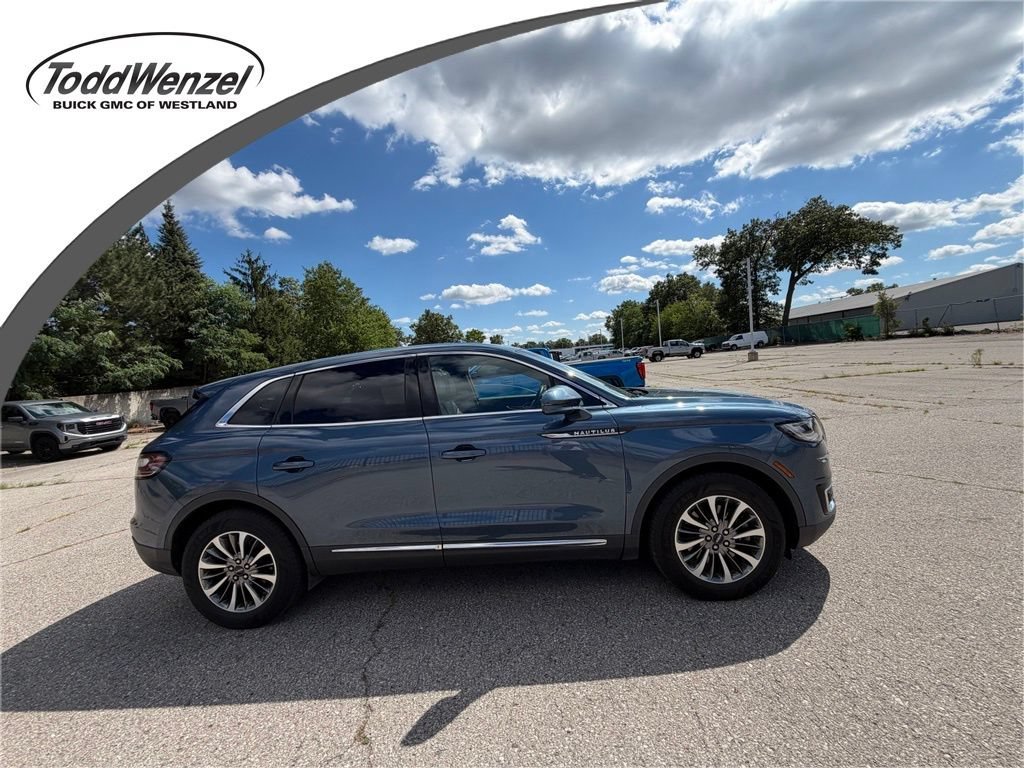 Used 2019 Blue Lincoln Select image 1