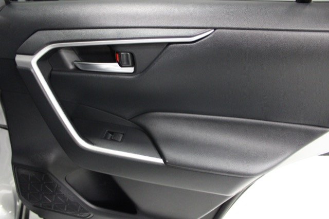 Certified Used 2019 Silver Toyota Xle premium image 20
