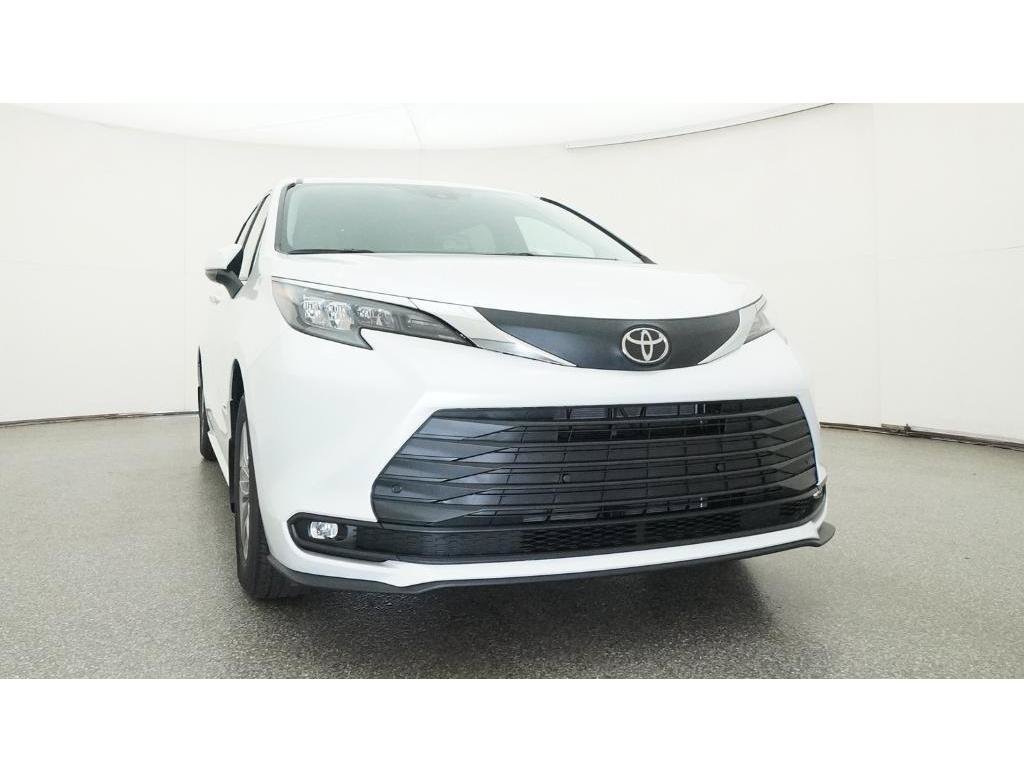 New 2026 Wind Chill Pearl Toyota XLE image 30