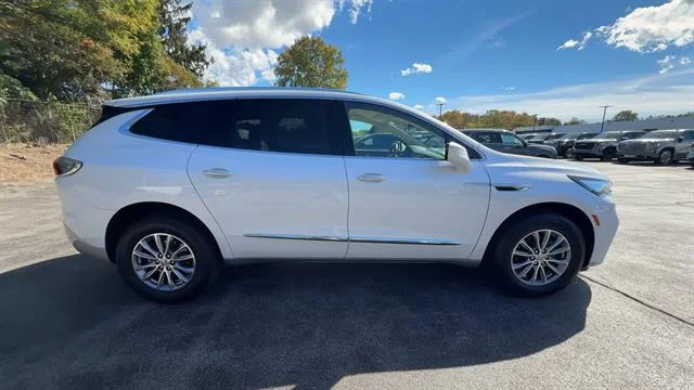 Used 2024 White Frost Tricoat Buick Essence image 9