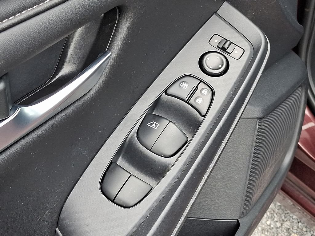 Used 2023  Nissan SV image 14